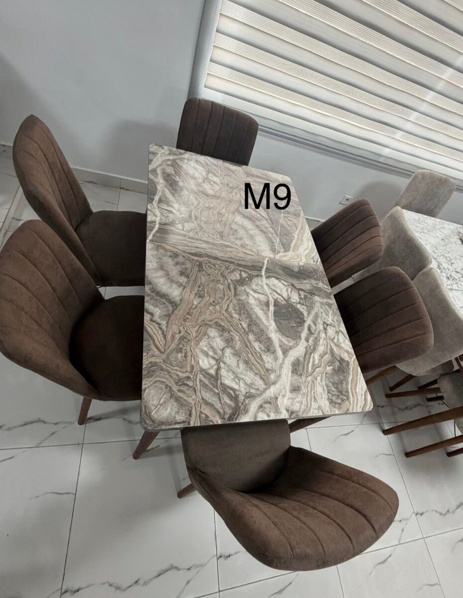 Table à manger moderne