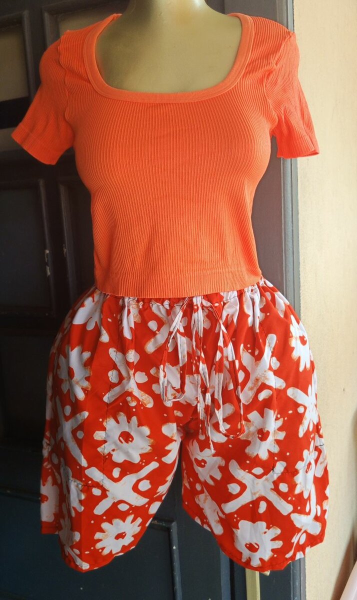 Ensemble orange et blanc pour femme