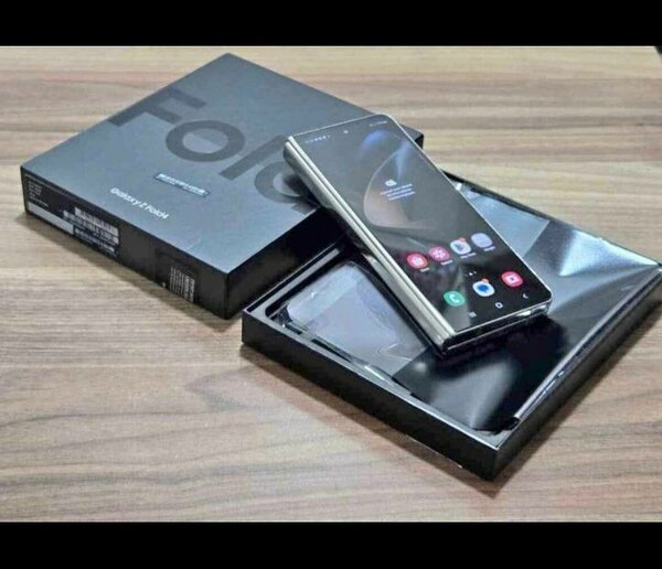 Samsung Galaxy Z Fold4 Smartphone