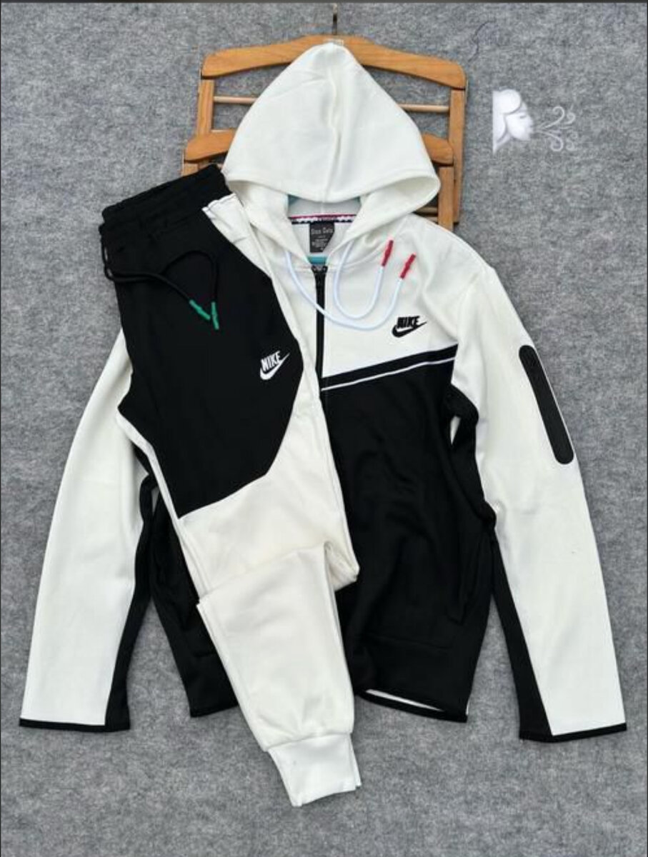 Ensemble de survêtement Nike moderne