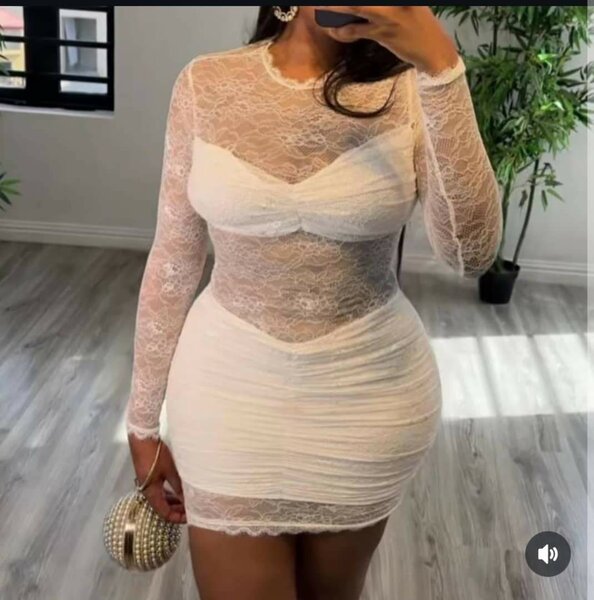 Robe en dentelle blanche pour femmes