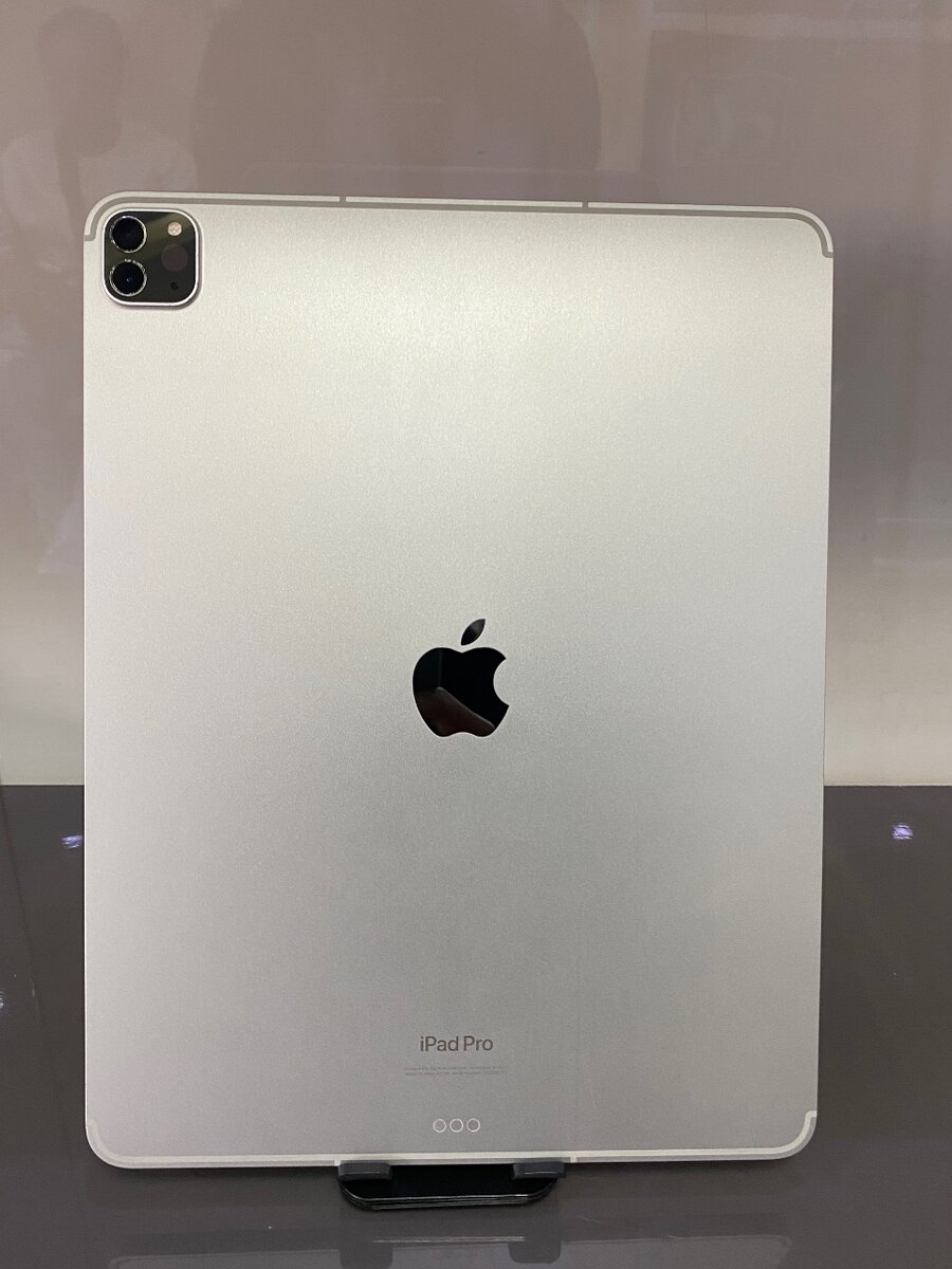 UK Used iPad Pro 12.9 inch m2 chip, 256GB Wi-Fi + Cellular