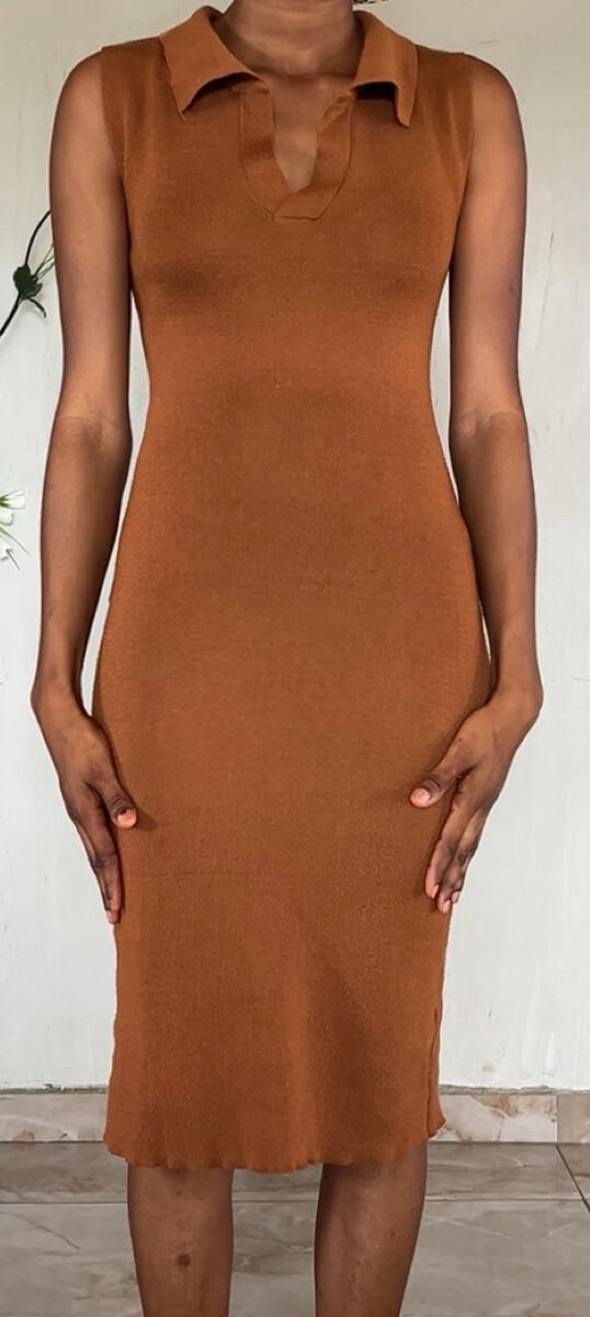 Robe moulante sans manches