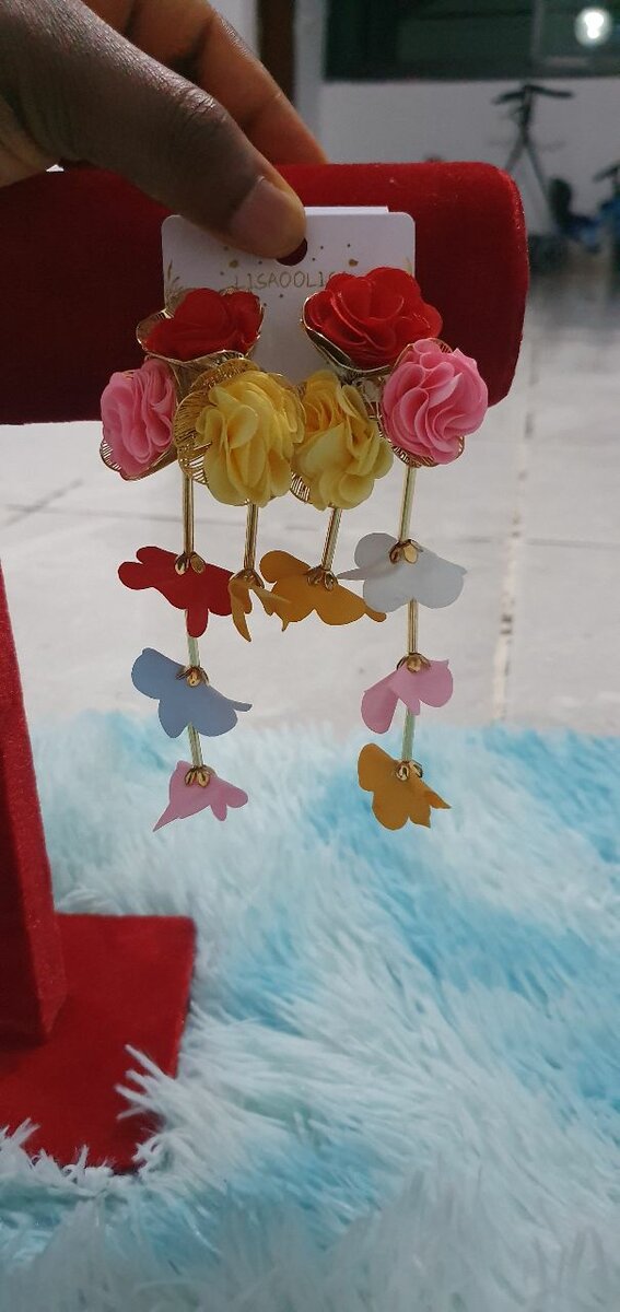 Boucles d'oreilles fleuries exquises