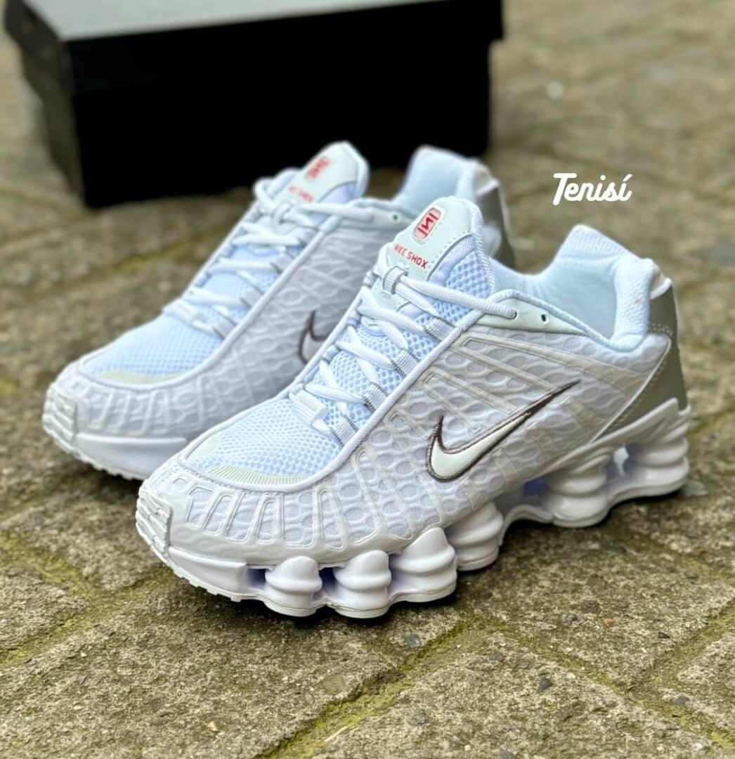 NIKE SHOX R4