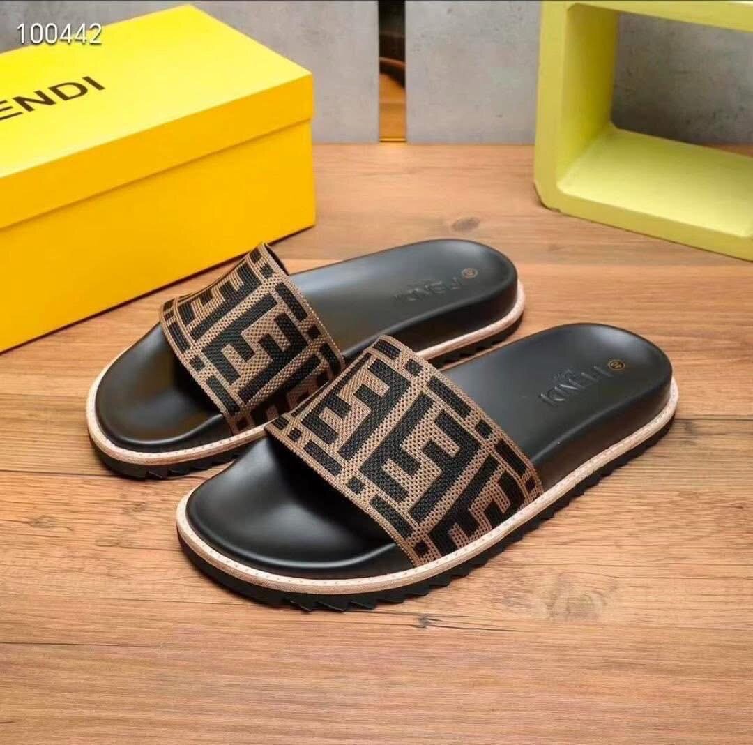 Tongs de luxe fendi noir