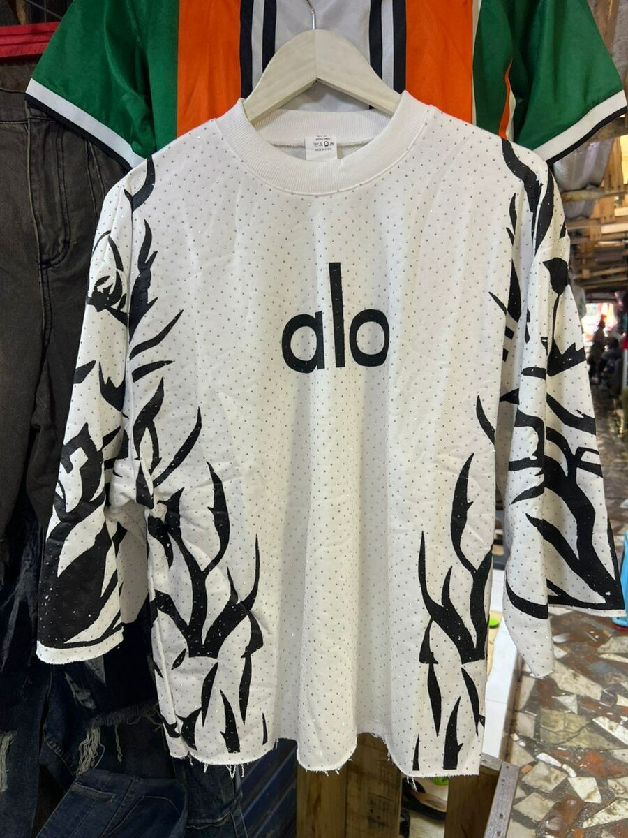 T-shirt design moderne unisexe