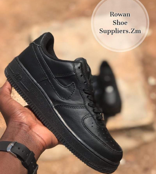 Black sneakers Sizes:4-12