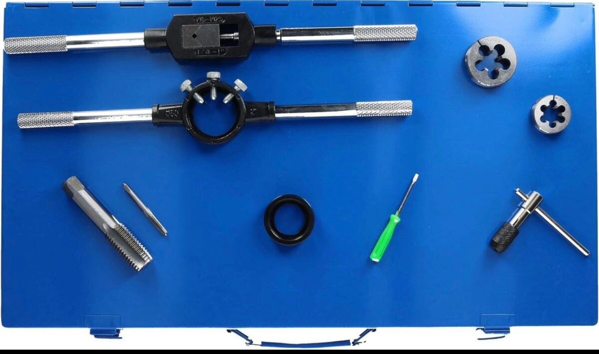 Lot de 45 tarauds et filières métriques MM Large M6 - M24