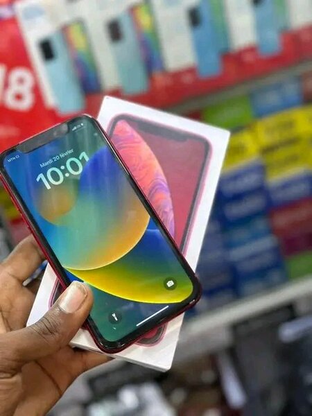 Apple iPhone avec coque rouge