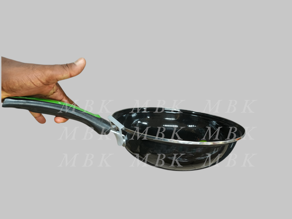 Poêle antiadhésive en acier