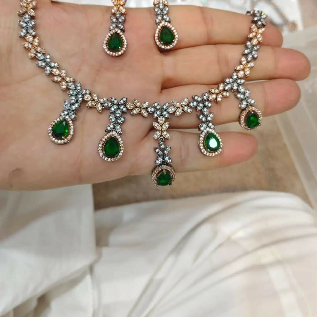 Ladies party set nackless and earrings