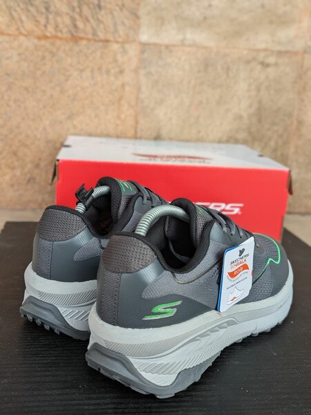 SKETCHERS OUTDOORS ( ARCH FIT)