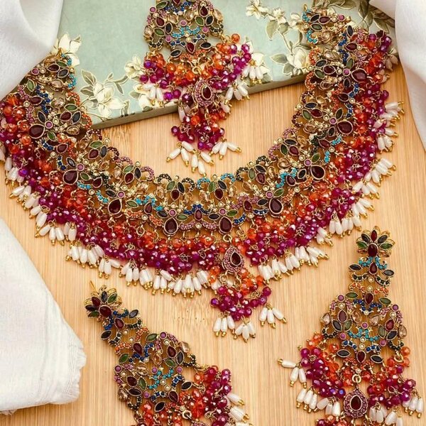 Ladies wedding set necklace and earrings