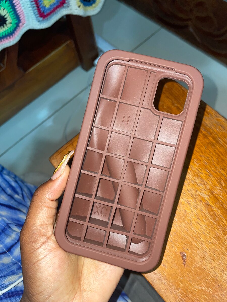 Coque iPhone en silicone marron