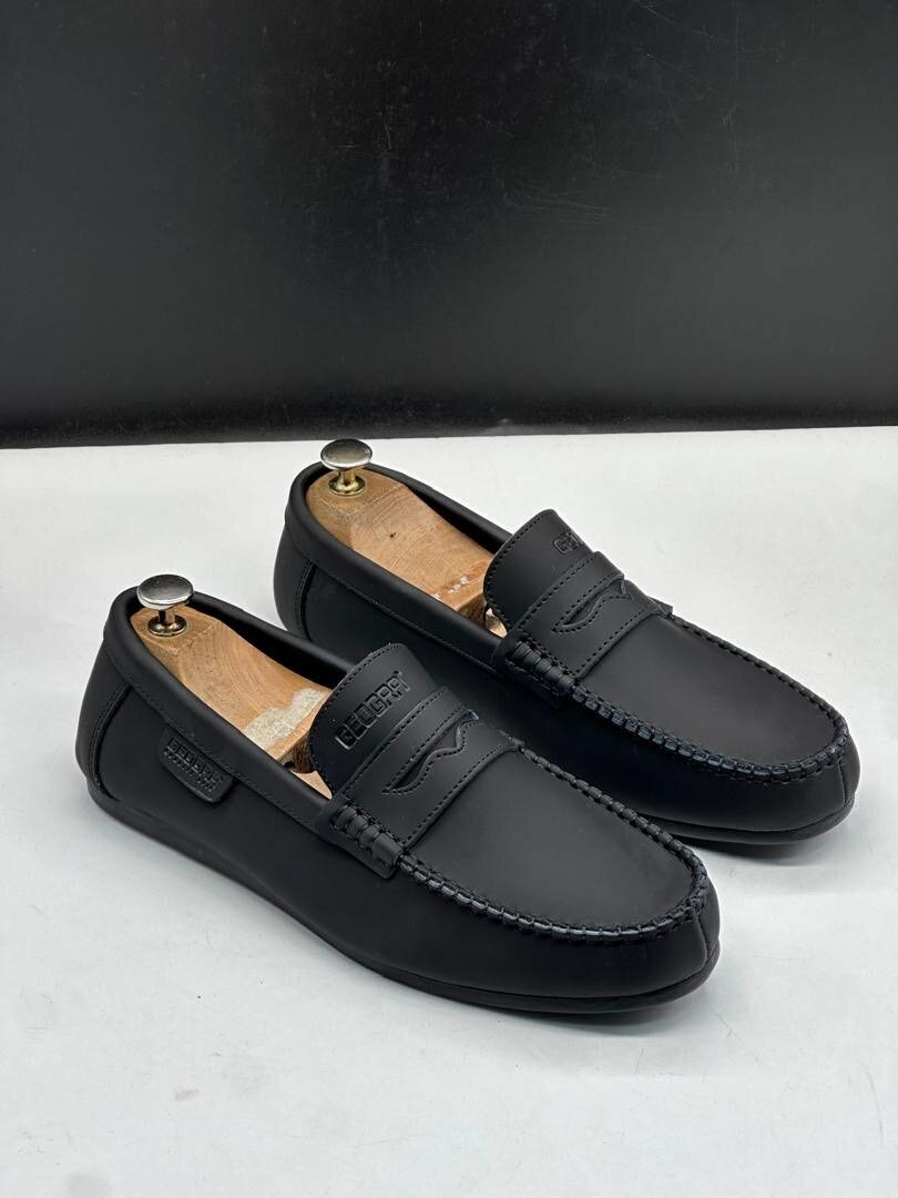 Mocassins en cuir noir élégants