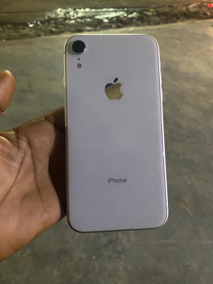 iPhone XR 64g quasiment neuf 80.000