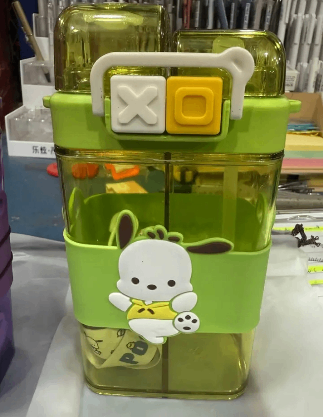 Bouteilles d'eau kawaii