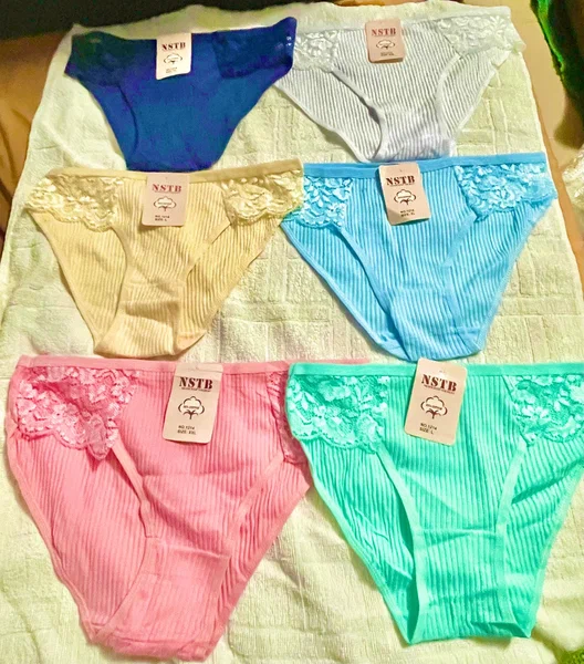 Culottes en dentelle colorées
