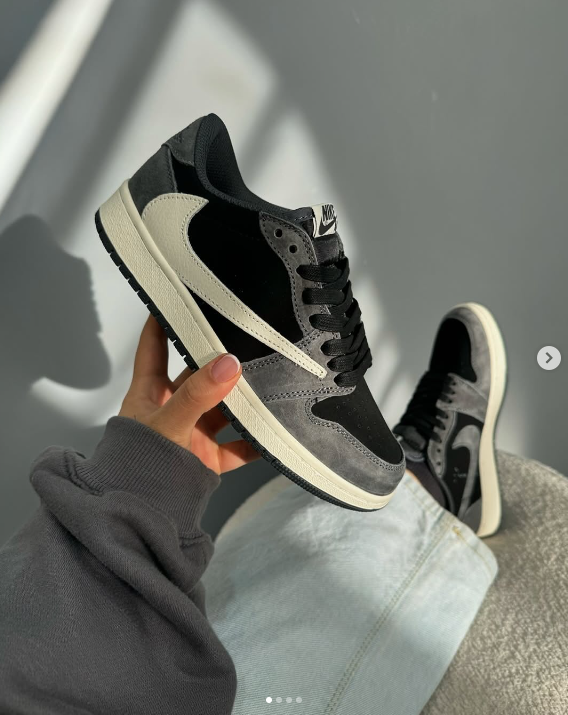 Кроссовки Nike Air Jordan 1 Retro High OG SP черный серый