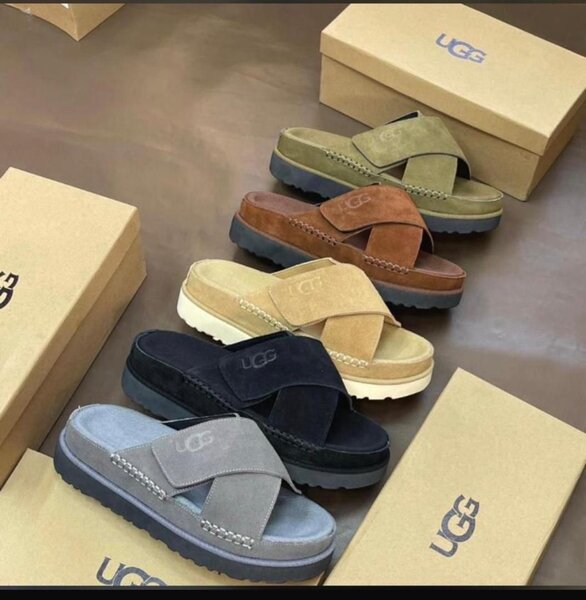 Sandales UGG en daim