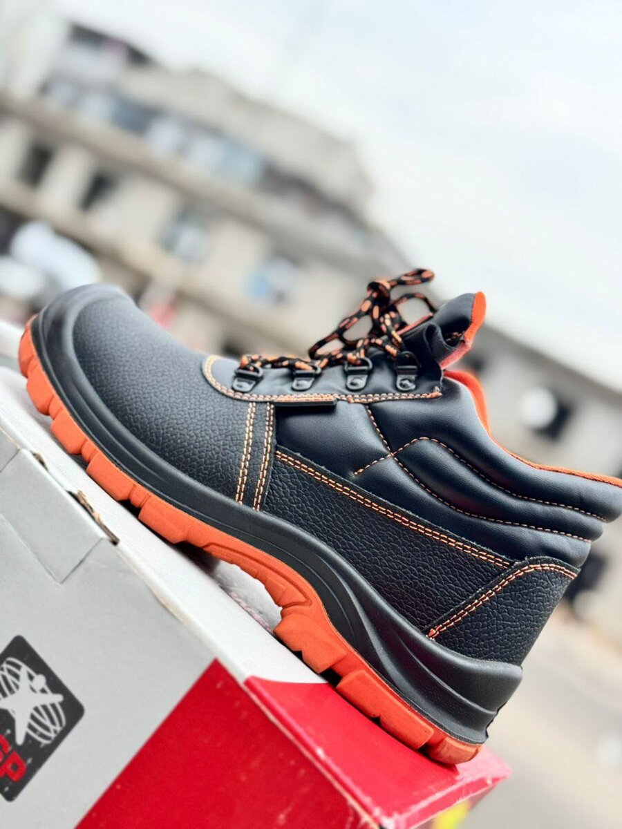 Chaussures de sécurité résistantes