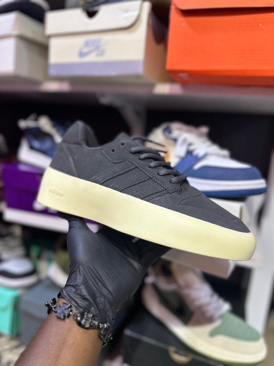 Adidas yeezys (fear of God) Edition