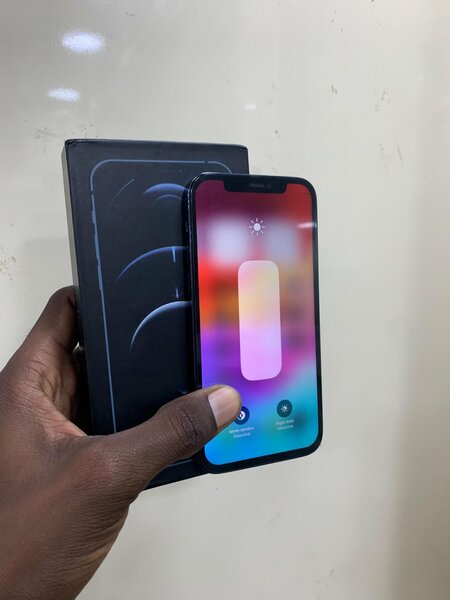 iPhone 12 Pro 128Giga avec carton