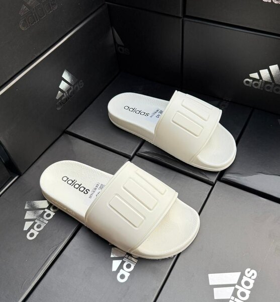 Claquettes Adidas confortables