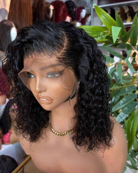 Perruque en dentelle bouclée