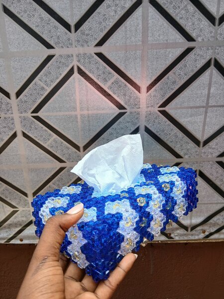 Boîte à mouchoirs perlée