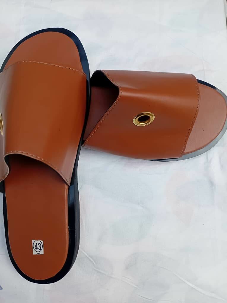 Sandales en cuir marron