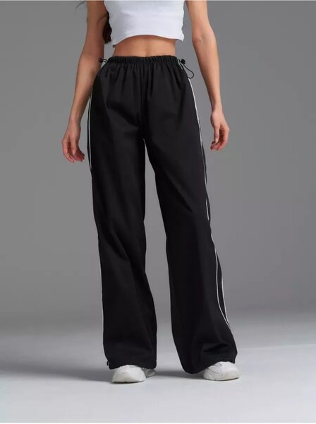 Брюки в корейском стиле с двумя полосками по бокам