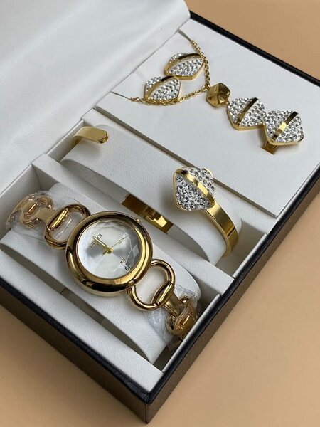 Ensemble Montre et Bijoux Luxueux