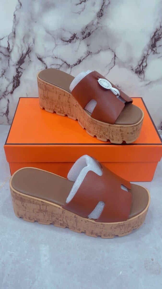 Sandales compensées élégantes