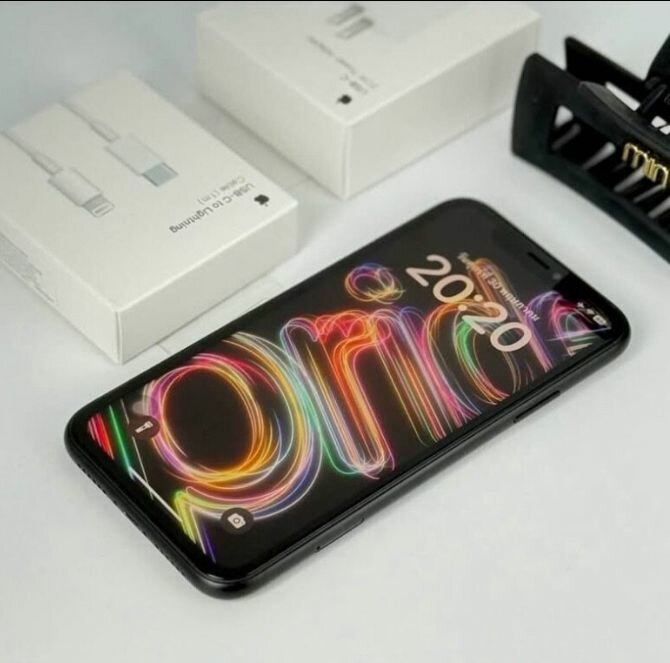 iPhone Noir avec Accessoires