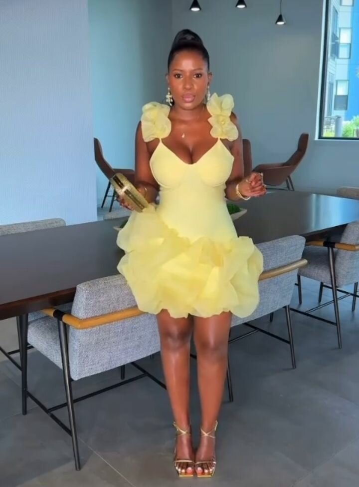 Robe Cocktail Blanche Élégante