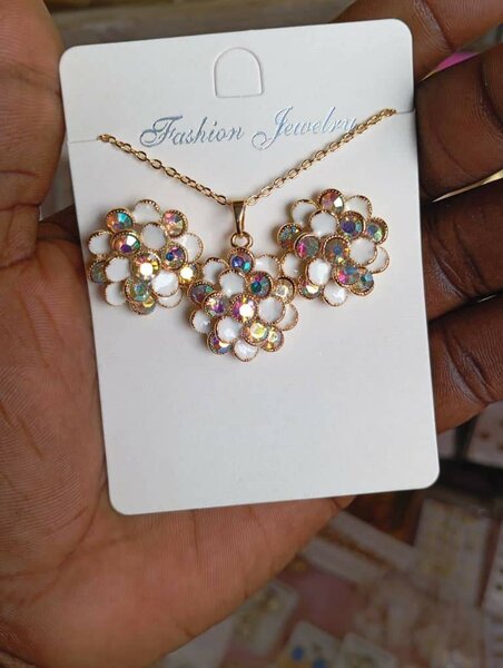 Collier et Boucles d'Oreilles Fleurs