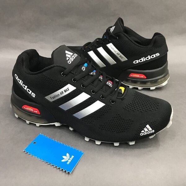Chaussures de sport noires Adidas