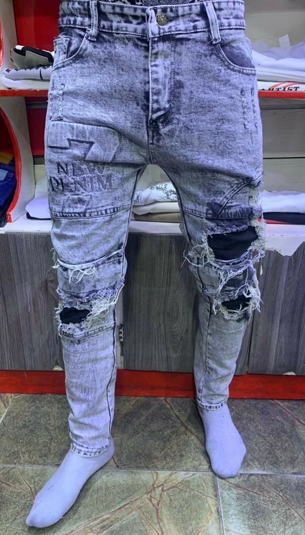 Jeans déchirés tendance homme