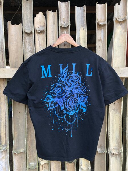 T-shirt noir MLL avec design floral bleu