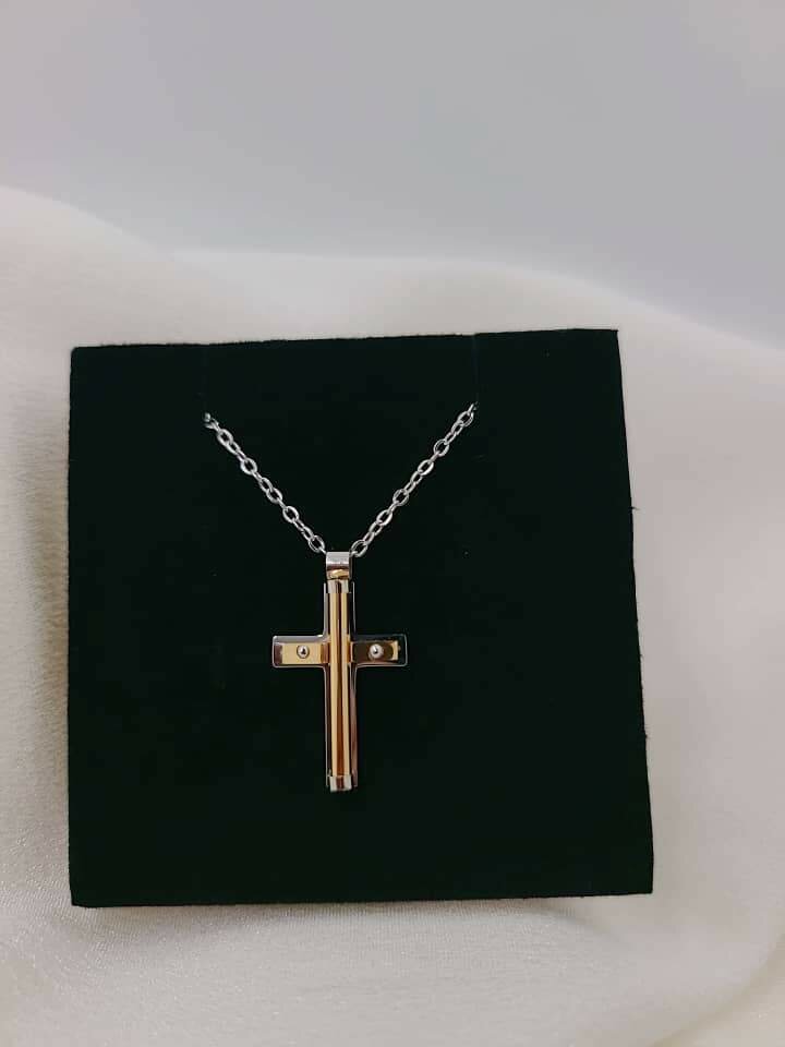 Pendentif croix élégant