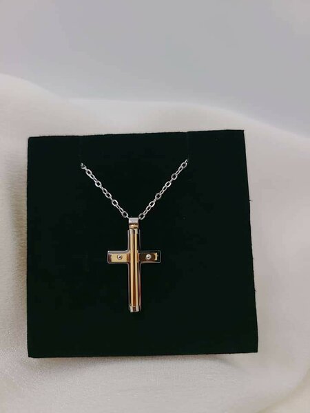 Pendentif croix élégant