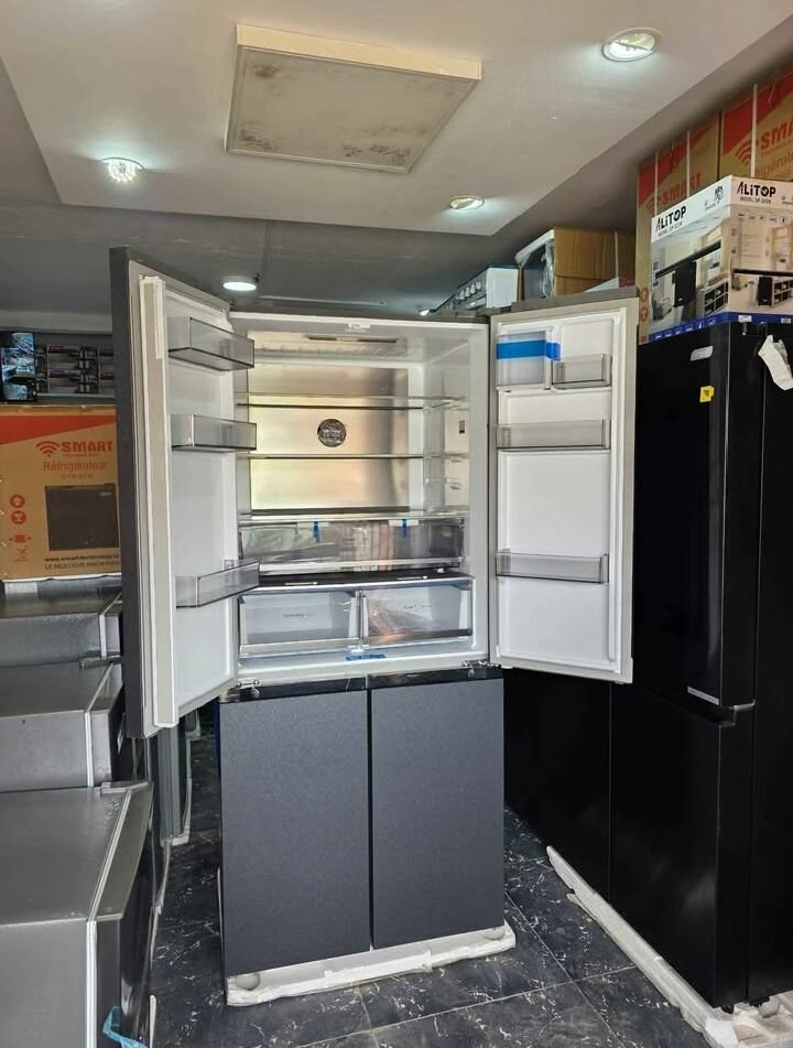 Réfrigérateur moderne multi-portes