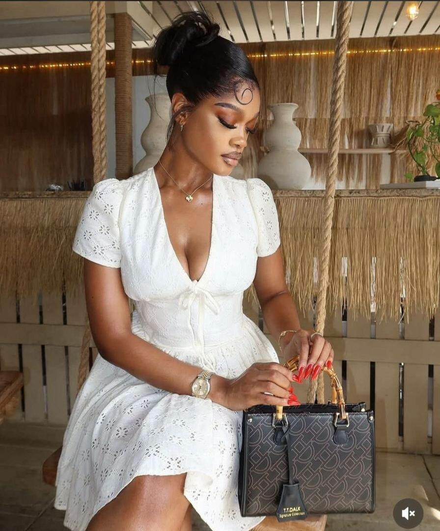 Robe d'été élégante brodée