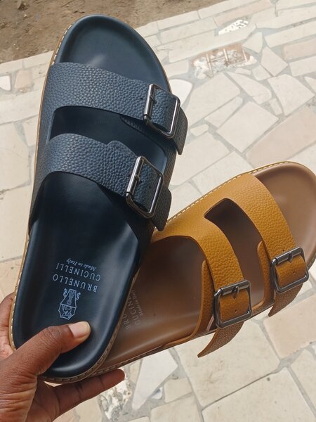 Sandales en cuir double boucle