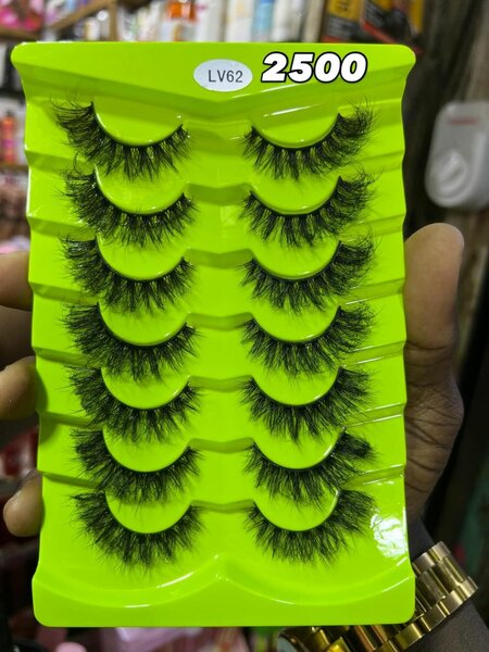 Faux cils volumineux 3D