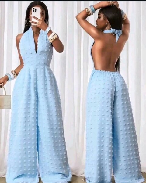 Combinaison bleu dos nu