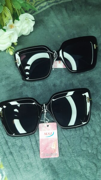 Lunettes de soleil carrées élégantes