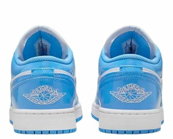 Baskets bleu et blanc sport